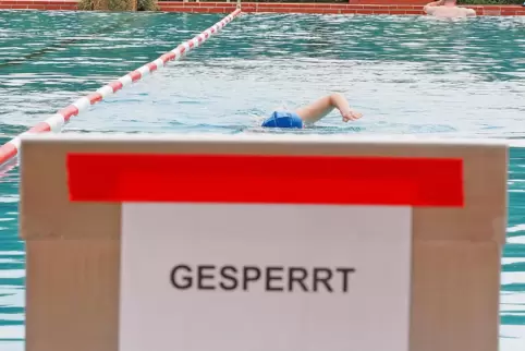 Das Contwiger Freibad ist seit Freitag offen. Allerdings ist der Badebetrieb geprägt von Corona-Einschränkungen.