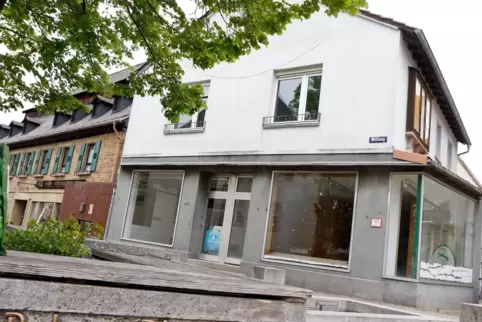 Erst Gemüse-, dann Dönerladen, seit geraumer Zeit ein Leerstand: Die Stadt hat das in die Jahre gekommene Haus am Eingang des Mü Erst Gemüse-, dann Dönerladen, seit geraumer Zeit ein Leerstand: Die Stadt hat das in die Jahre gekommene Haus am Eingang des Mü