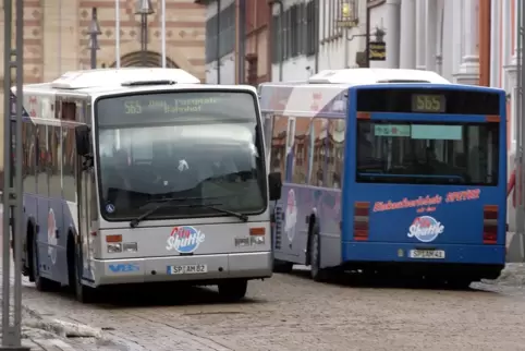 Waren beliebt in Speyer: die bis 2013 verkehrenden Shuttles in Midi-Bus-Größe.