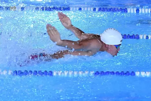 Michael Raje schafft beim ersten richtigen Saisonwettkampf in Ettelbruck über 50 Meter drei neue Bestzeiten in drei Schwimmarten