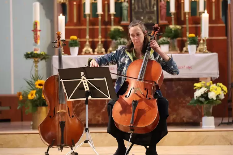 Auf Cello und Campanula: Isabel Eichenlaub. 