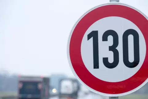 Tempo 130 gilt als Richtgeschwindigkeit. Doch ein generelles Höchsttempo gibt es auf deutschen Autobahnen nicht. 