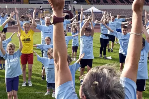 Im Südwest-Stadion kann man sonntags das Sportabzeichen mit Ulla Walther-Thiedig ablegen.
