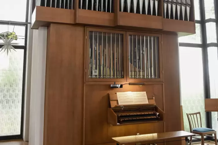 Mit 18 Registern ist die Orgel in der Frankenthaler Versöhnungskirche halb so groß wie das Pendant in der Zwölf-Apostel-Kirche.