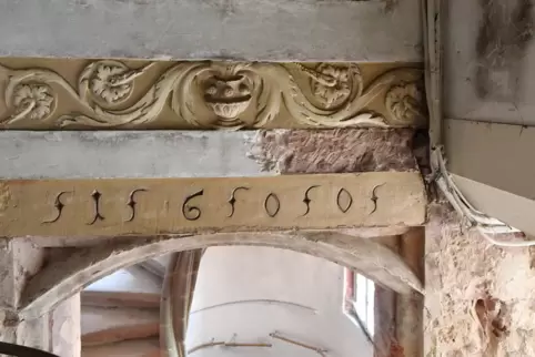 Ursprünglich war hier der Zugang zum Treppenhaus. Die Öffnung war jedoch später zugemauert worden. 