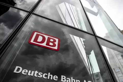 Die Deutsche Bahn wurde um rund 450.000 Euro geschädigt.