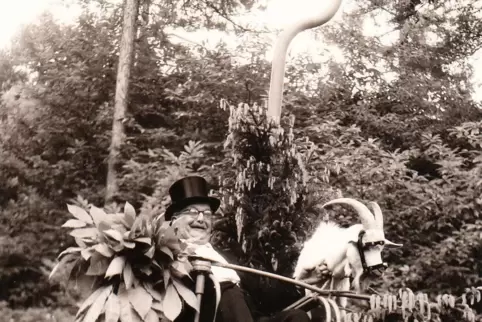 1961 auf der Sesselbahn. Bock „Gustav“ und der Edenkobener „Büttel“ Jakob Mank.
