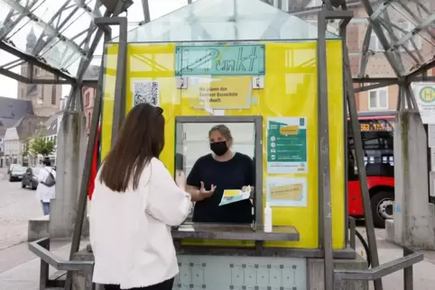 Endlich wieder eine Nutzung für das frühere Brezelhäuschen: Infopunkt zum Busverkehr.