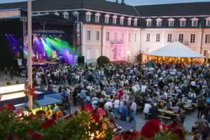 So voll wie beim Stadtfest ist’s in Zweibrücken derzeit noch nicht, aber die Stadt füllt sich zusehends. So voll wie beim Stadtfest ist’s in Zweibrücken derzeit noch nicht, aber die Stadt füllt sich zusehends.