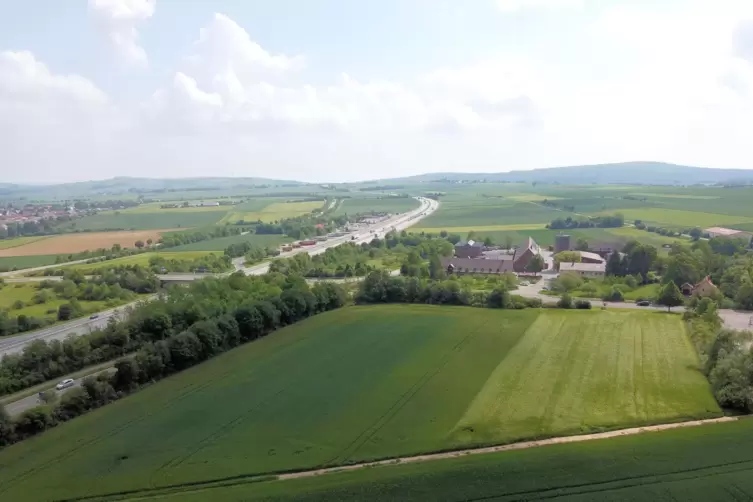 Auf dieser 1,73 Hektar großen landwirtschaftlichen Fläche an der Hettenleidelheimer Straße sollen sich bald schon Gewerbebetrieb