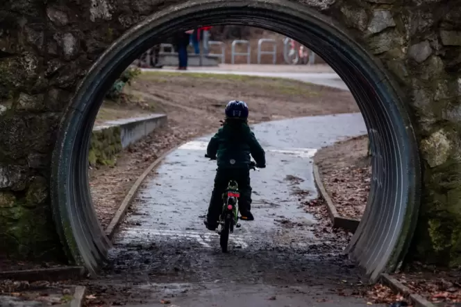 Kinder müssten in der Pandemie Dinge aushalten, die sie gar nicht tragen könnten, meint Jugendpflegerin Carmen Wendel. Kinder müssten in der Pandemie Dinge aushalten, die sie gar nicht tragen könnten, meint Jugendpflegerin Carmen Wendel.