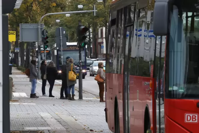 Die Stadtverwaltung Landau möchte künftig Knotenpunkte zum Umsteigen anbieten: am Hauptbahnhof, am Westbahnhof und im Südring. U