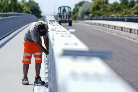 Arbeiten auf der Salierbrücke: Hoffnung auf einen Abschluss im November.