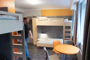Für Ferien in der Jugendherberge kann es Geld vom Staat geben. Für Ferien in der Jugendherberge kann es Geld vom Staat geben.