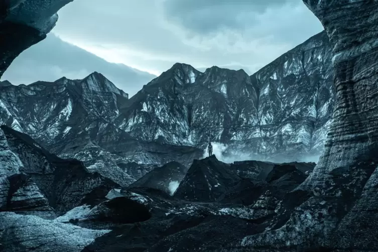 Verkohlte Menschen lösen sich aus den Klüften des Vulkankraters: Die Bilder der Netflix-Serie „Katla“ sind düster, beunruhigend 