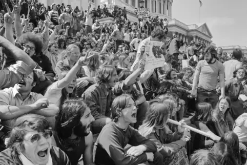 Donnergrollen: Mit der Operation „Rolling Thunder“ (Donnergrollen) betreten im März 1965 erstmals US-Soldaten vietnamesischen Bo