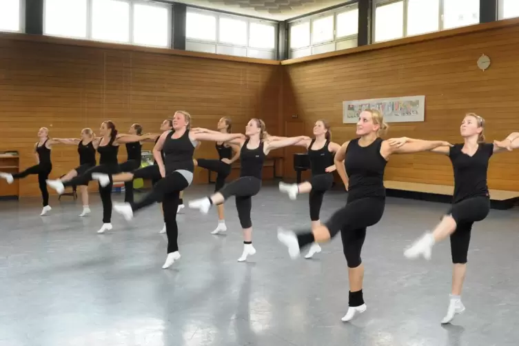 Formationstanzen bevorzugt der Tanzsportclub Speyer momentan eher im Freien. Im Bild: die Starlights. 