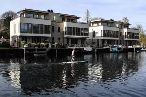 Die Deutschen investieren oft lieber in Immobilien als in Wertpapiere. Das Foto zeigt Villen und Luxus-Apartments auf der Berlin