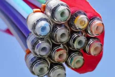 Die Unternehmensgruppe Deutsche Glasfaser nimmt einen zweiten Anlauf, um Kibo mit Glasfasertechnologie auszustatten. Die Unternehmensgruppe Deutsche Glasfaser nimmt einen zweiten Anlauf, um Kibo mit Glasfasertechnologie auszustatten.