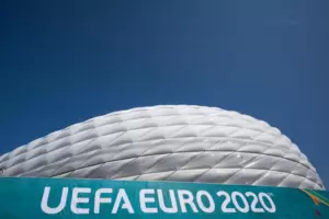 Die für 2020 geplante Fußball-EM wurde wegen der Corona-Pandemie ins Jahr 2021 verschoben. Die für 2020 geplante Fußball-EM wurde wegen der Corona-Pandemie ins Jahr 2021 verschoben.