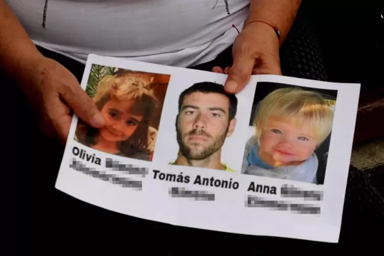 Unterstützungaktion für die Mutter: Das Verschwinden der beiden kleinen Kinder hat in Spanien große Bestürzung ausgelöst. 