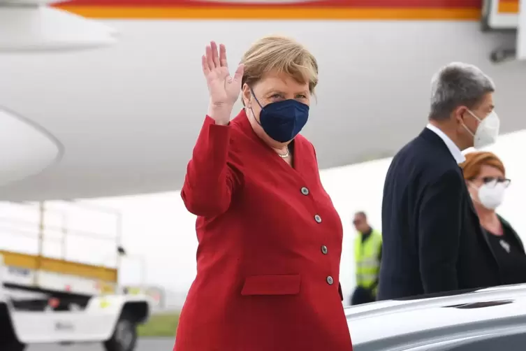 bundeskanzlerin Angela Merkel bei der Ankunft auf dem Flughafen Cornwall Airport Newquay. 