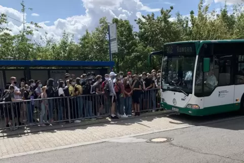 Bilder wie beim Schulstart im vergangenen August – hier in Kirchheimbolanden – soll es kommende Woche möglichst nicht geben. Dah Bilder wie beim Schulstart im vergangenen August – hier in Kirchheimbolanden – soll es kommende Woche möglichst nicht geben. Dah