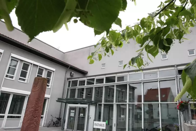Rathaus Waldsee: Soll schrittweise in den Normalbetrieb gehen.