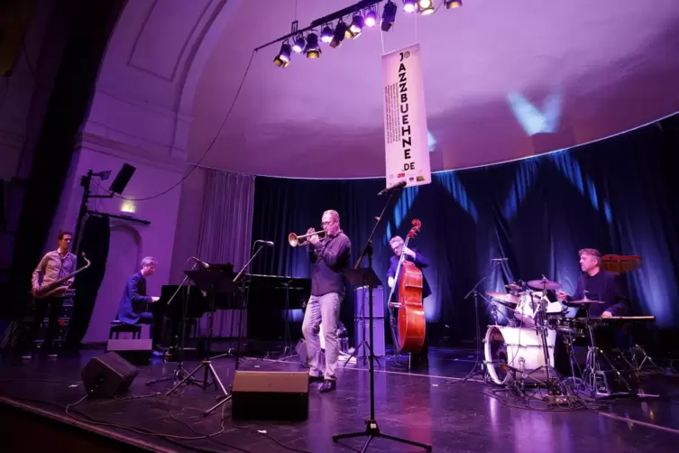 Die Besetzung am Freitag bei Jazzbühne meets Modern Jazz: (von links) Damien Prud’homme (Tenorsaxophon), Martin Preiser am Klavi