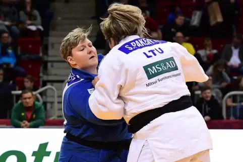 Jasmin Grabowski (links, hier bei einem Grand Slam 2020) belegte bei der WM Platz neun und fährt nun sicher nach Tokio.