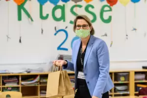 Die rheinland-pfälzische Bildungsministerin Stefanie Hubig (SPD) hat sich bisher für eine Beibehaltung der Masken- und Testpflic