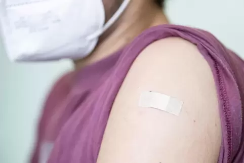 Der Impfstoff ist im Arm. Doch wie lange hält der Immunschutz? 