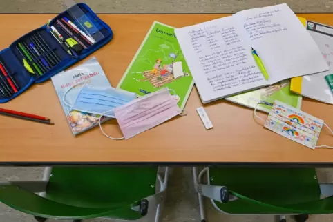 Erstmals seit einem halben Jahr nahmen am Montag wieder alle Schulen in Rheinland-Pfalz den Präsenzunterricht auf. 