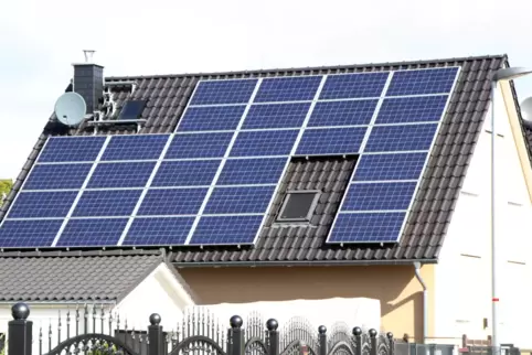 Die neue Verordnung gilt nur für Solaranlagen auf selbst genutzten Ein- und Zweifamilienhäusern. 