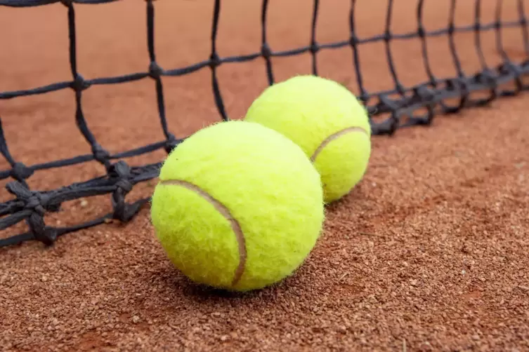 Gelbe Bälle auf rotem Sand: Die Tennissaison hat begonnen. 
