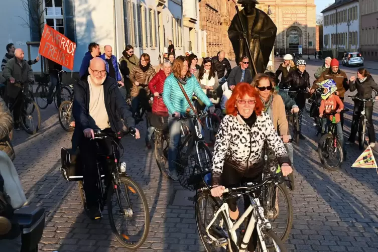2019: Abfahrt am Geschirrplätzel zum „Fahrrad-Freitag“ ohne Polizei. 