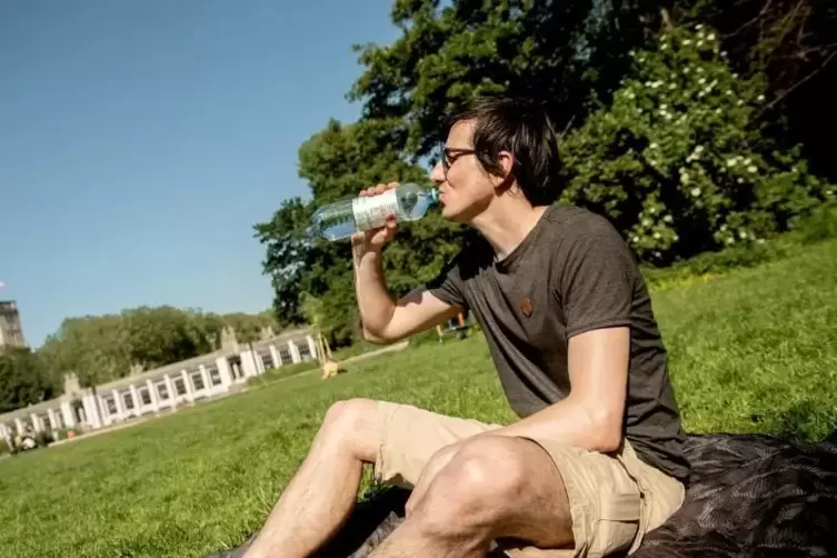 Bei Hitze lieber deutlich mehr als sonst trinken