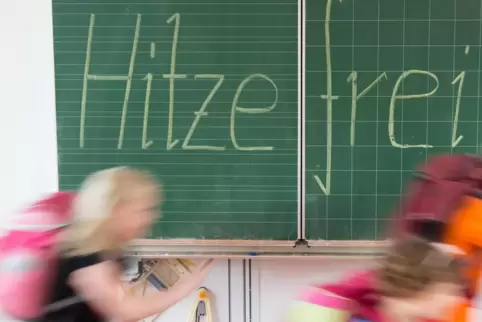 Endlich wieder normaler Unterricht oder Schutz vor Hitze: In diesem Spagat bewegen sich Schulleiter bei ihrer Entscheidung für o