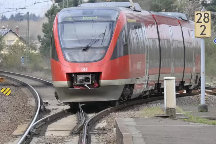 Züge von Kaiserslautern nach Kusel fahren bis Landstuhl (Foto) auf einer elektrifizierten Strecke. Künftige Akku-Hybrid-Triebwag