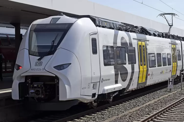 Den Mireo, der seit Ende 2020 bei der S-Bahn Rhein-Neckar eingesetzt wird, bietet Siemens auch in einer Version mit Batterie an.