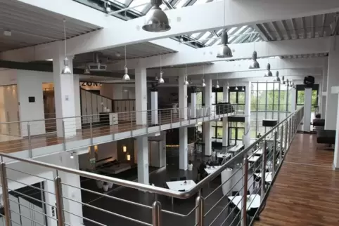 Auf seiner großzügigen Ausstellungsfläche in der Germersheimer Firmenzentrale präsentiert Nolte Möbel seine Produkte: Schränke u