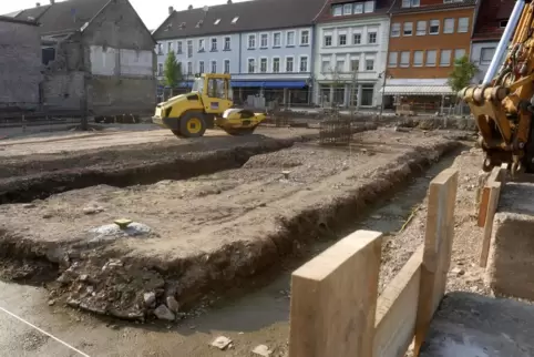 Mit der Bodenplatte geht es los. 