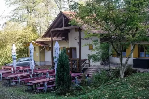Mit dem naturnahen Spielplatz soll die Attraktivität der Keltenhütte weiter gesteigert werden. Mit dem naturnahen Spielplatz soll die Attraktivität der Keltenhütte weiter gesteigert werden.