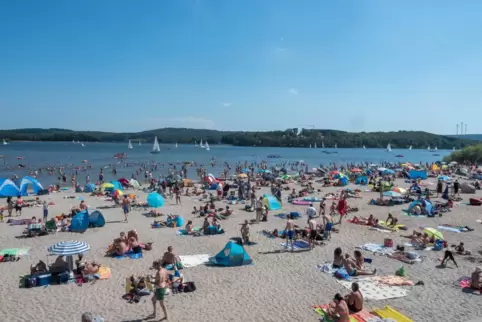 Der Bostalsee, wie er sich in Vor-Corona-Zeiten präsentierte: Zum Einstieg in die Sommersaison schärft die saarländische Regieru