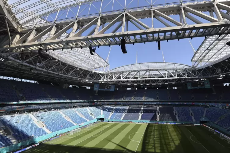 Zweiter Spieltag im St. Petersburg-Stadion. Blick in das Stadion vor dem Spiel.
