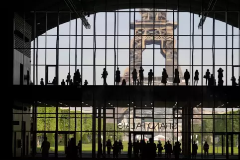 Paris ist ein beliebtes Ziel amerikanischer Touristen. Das Foto zeigt den Eiffelturm, vom Grand Palais aus gesehen.