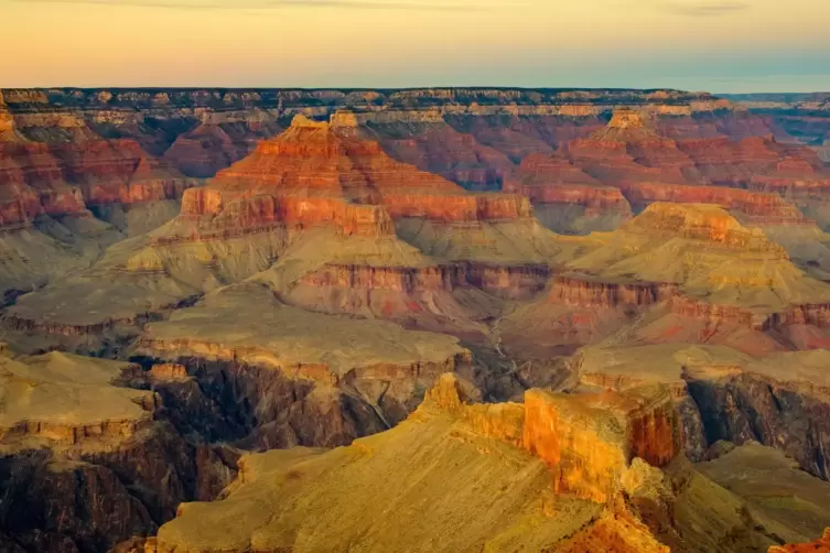 Der Grand Canyon regt John Wesley Powell zum Nachdenken über die Kräfte an, die einst die Schluchten formten, und den Flusslauf.
