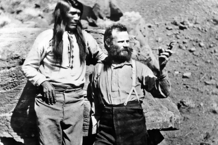 Powell in den 1870er Jahren mit einem Ureinwohner vom Stamm der Paiute. 
