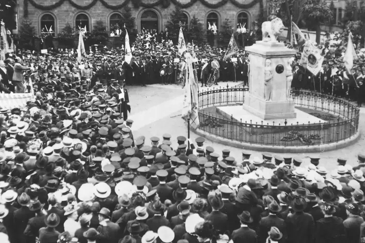 Lang ist’s her: Am 18. Juni 1911 wurde das Löwendenkmal feierlich eingeweiht.