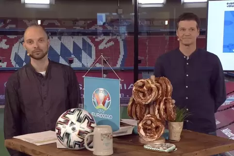 Markus Leonhard (links) und Henning Wiescher, die beiden Geschäftsführer der Firma Eventvolunteers.de, die für die Fußball-EM in